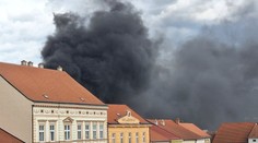 V Ivančicích hořela pošta na náměstí. Nevětrejte a odjeďte pryč, vyzvalo město
