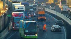 Dálnici D5 ochromila hromadná nehoda. Srazila se tam čtyři auta