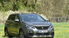 Je to SUV, není to SUV? Peugeot 5008 je pořád hlavně pro rodiny