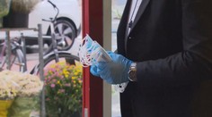 Covid pasy, roušky, lockdown. Státy kvůli covidu zpřísňují opatření