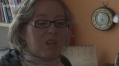Stát změnil zákon a postižená Renata přišla na dávkách o tisíce. Starat se musí maminka