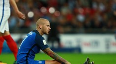 FOTO: Weiss dostal bizarní dárek, v Kataru o jeho průšvihu asi netuší