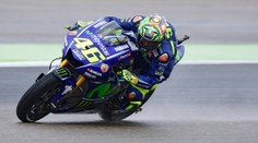 Tři týdny po zlomenině nohy: Rossi zase usedl na motorku!