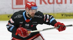 Nešťastná náhoda, nebo zkrat? Útočník Hradce kopl soupeře bruslí do hlavy