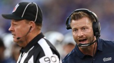 Kuriozita v NFL: Kouč má asistenta na to, aby nesejmul rozhodčího!