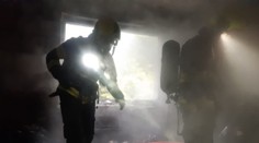 Rodinný dům v Praze pohltil oheň, hasiči našli uvnitř lidské tělo