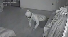 Noční můra: Zatímco spali, zloděj jim prohledával ložnici. VIDEO