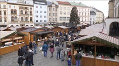 Kluziště zdarma a spousta pochoutek. V Olomouci odstartovaly adventní trhy