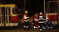 Srážku dvou tramvaji odnesl zraněním řidič, který nedobrzdil