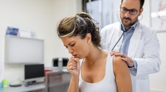 Česko drtí epidemie chřipky. Některé nemocnice zakázaly návštěvy PŘEHLED