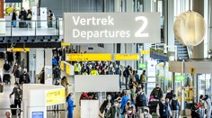Nizozemsko ruší lety z Británie, obává se šíření nového kmene viru