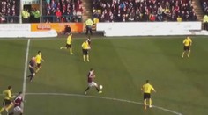 Odporné kopnutí do obličeje ve fotbale! Tržná rána a otřes mozku