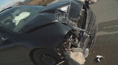 Kolo z kombajnu zasáhlo auto v protisměru! Řidič dostal pokutu