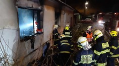 Dům na Znojemsku zachvátil požár. Pes se zachránil, senior přišel o život
