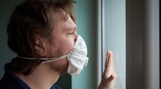 Velká část jeho rodiny má Covid-19, přesto čeká na výsledky testů marně