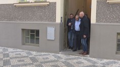 Zemanova kancelář je nedůstojná, myslí si lidé. Bez pomoci se tam nedostane