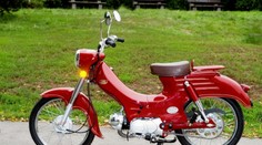 Legenda se vrací. Elektrický Pionýr se leskne mezi hity Motosalonu