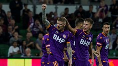 To se jen tak nevidí: Keogh zaskočil gólmana střelou z půlky hřiště