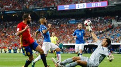 Italská potupa v souboji gigantů. Série 56 zápasů bez prohry končí
