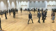 Sály měly praskat ve švech, školáci ale kvůli koronaviru o taneční zřejmě přijdou