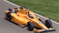Alonso se v IndyCar zabydlel na čele, na rychlý pátek jel 373 km/h!