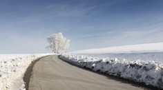 Skrytá past na silnicích, která zaskočí i zkušené řidiče. Jak reagovat?