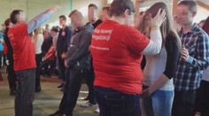 Kněz z dětí hromadně vymítal ďábla. Plakaly, křičely a svíjely se!