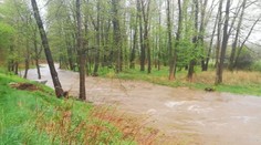 MAPY: Meteorologové zpřísnili výstrahu před povodněmi. Stále varují před větrem