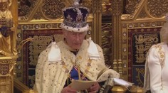 Král Karel III. vystoupil na zasedání nového parlamentu. Brity čekají novinky
