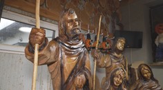 Zručnost i tvrdá práce. Řezbář předvedl, jak vznikají betlémy v životní velikosti
