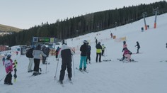 Lyžařská střediska už nejsou přeplněná. Najít parkování je ale pořád těžké