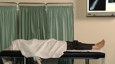 Muž dostal od státu na péči o ženu 400 tisíc. Ta už ale byla mrtvá