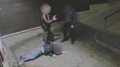 Muž, který zmlátil dva mladíky, skončil ve vazbě. Hrozí mu deset let
