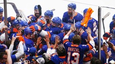 Palátův bod nestačil. Islanders otočili zápas a srovnali napínavou sérii