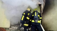 Na Děčínsku hořel rodinný dům. Jeden člověk skončil v nemocnici