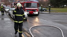 Dítě si hrálo se zapalovačem: byt v plamenech, rodina v nemocnici!