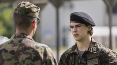 Místo hokeje do armády! Jednička draftu absolvovala vojenský výcvik