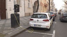 Nabíjecí lampy v Praze využily stovky vozidel. Plánují se zřídit další