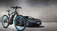 BMW nabídne majitelům hybridní i8 speciální elektrokolo. Levné nebude