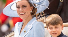 Kate zveřejnila fotky v náručí Williama a dětí. Fanoušky zarazila jedna věc
