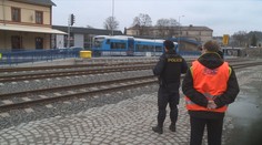 Policie a železničáři při společné akci, kontroly budou pokračovat