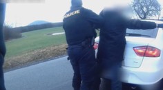 Se zbraní v ruce vyloupil poštu. Policie objasnila případ z prosince