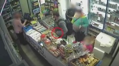 Zloděj v trafice ukradl peníze, které si na pult odložil poštovní kurýr