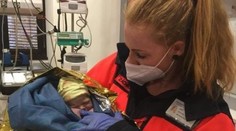 Holčička se narodila na nemocničním parkovišti. Pomohla záchranářka