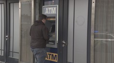 Konec nevýhodným výběrům. Inspektoři si došlápnou na bankomaty