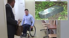 Žáka na výletě zavalil náhrobek a ochrnul. Na odškodnění čeká 6 let
