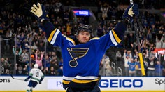 Vrána se vrací z farmy do St. Louis Blues