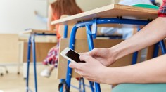Školákovi ve třídě explodoval telefon. Měl ho v kapse u kalhot