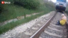 TO MUSÍTE VIDĚT! Vlak v Brně zastavil jen několik metrů před sebevražedkyní!