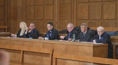 Další mimořádná schůze Sněmovny. Neodstoupím, vzkázal znovu Babiš